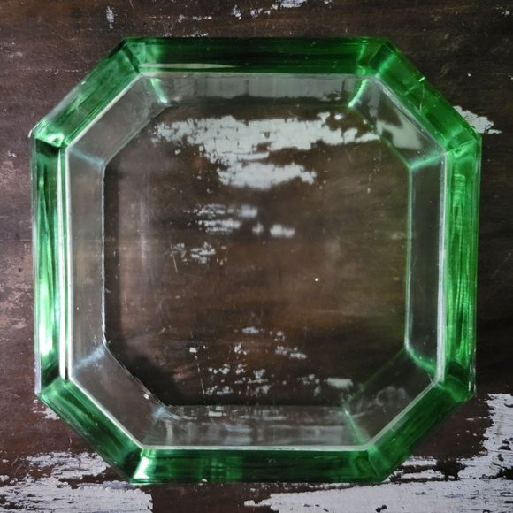Vintage Green Glass Dresser Box / Powder Box, Glass Dish with Lid - Picture 5 of 7